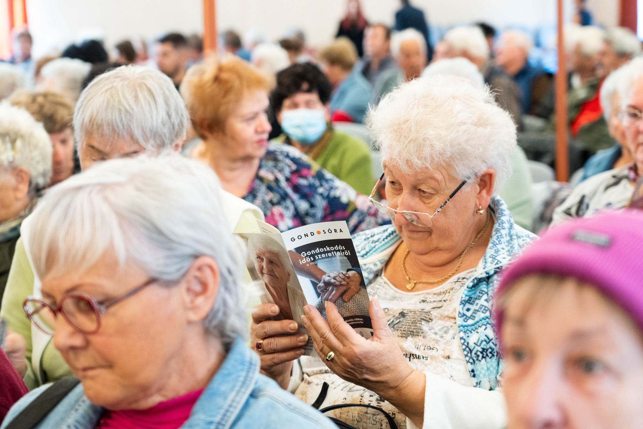 Veszélyben a Gondosóra használói: a legújabb átveréssel a nyugdíjasokat vették célba