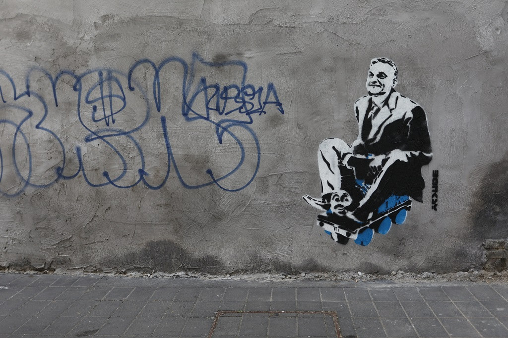 orban_graffiti_banksy_mm_1.jpeg