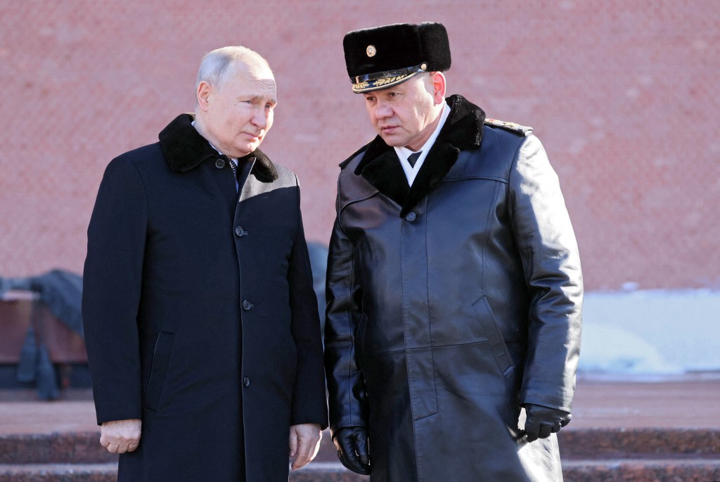 Putyin leváltja a védelmi miniszterét