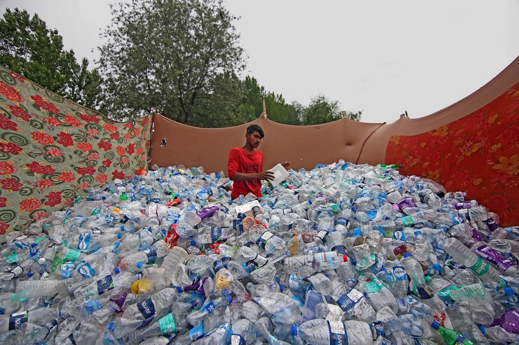 Hiába írja rajta, mégse biztos, hogy száz százalékig újrahasznosítható az üdítős flakon