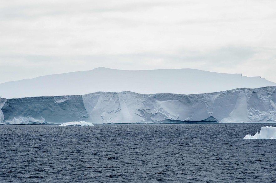 A világ legnagyobb jéghegye megindult 