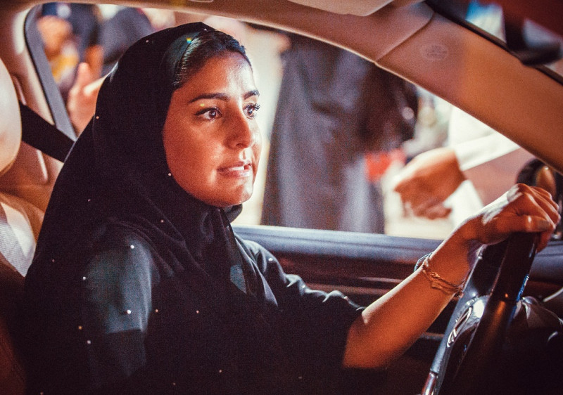 Megszűnt a szaúdi nők számára előírt autóvezetési tilal