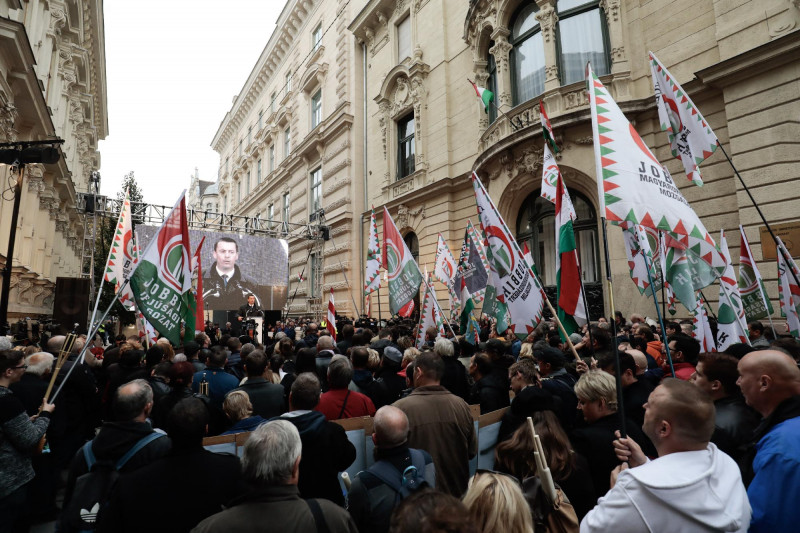 Október 23. - A Jobbik rendezvénye a Magyar Rádió volt épü