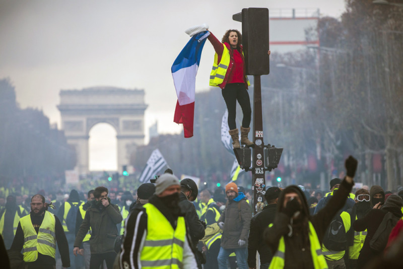Tüntetés az üzemanyag drágulása ellen Franciaországban