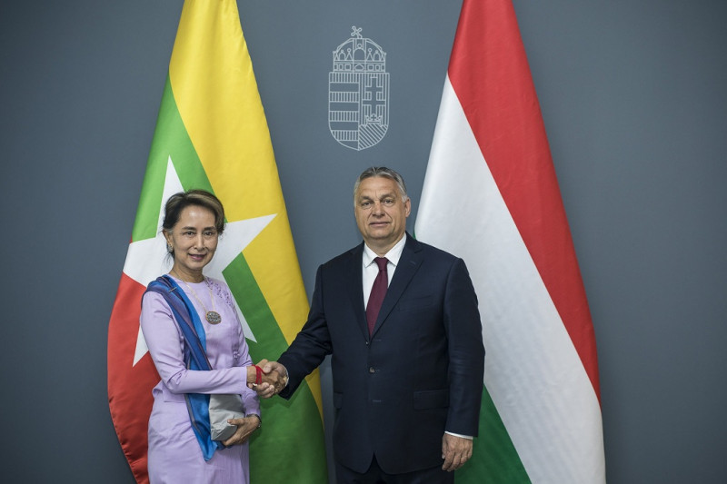 A mianmari államtanácsossal tárgyalt Orbán Viktor