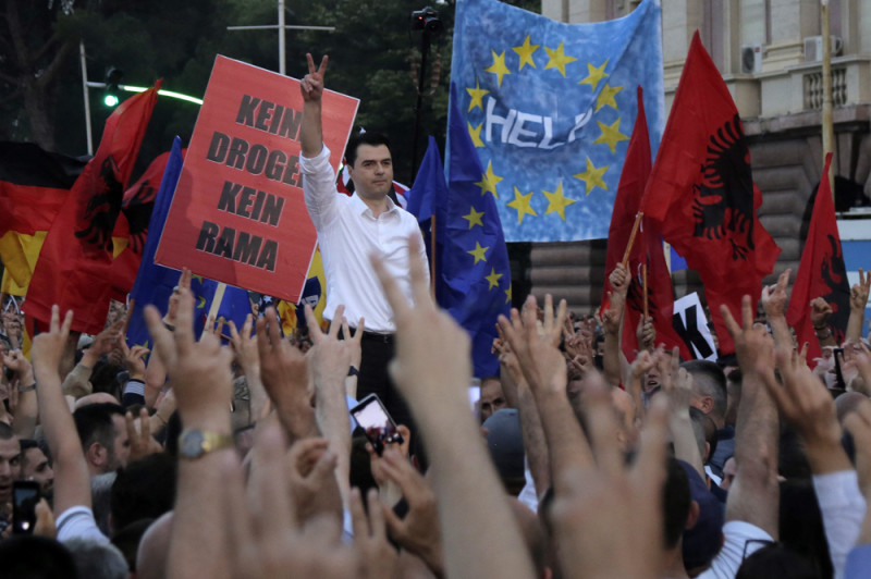 Ellenzéki tüntetés Albániában