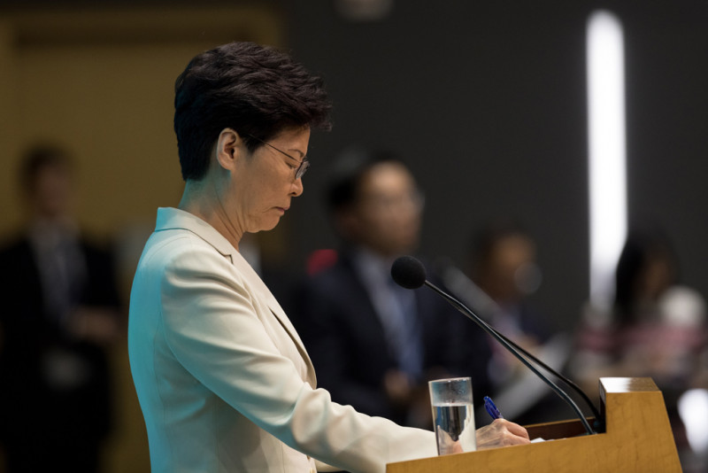 A hongkongi kormányzó sajtóértekezlete