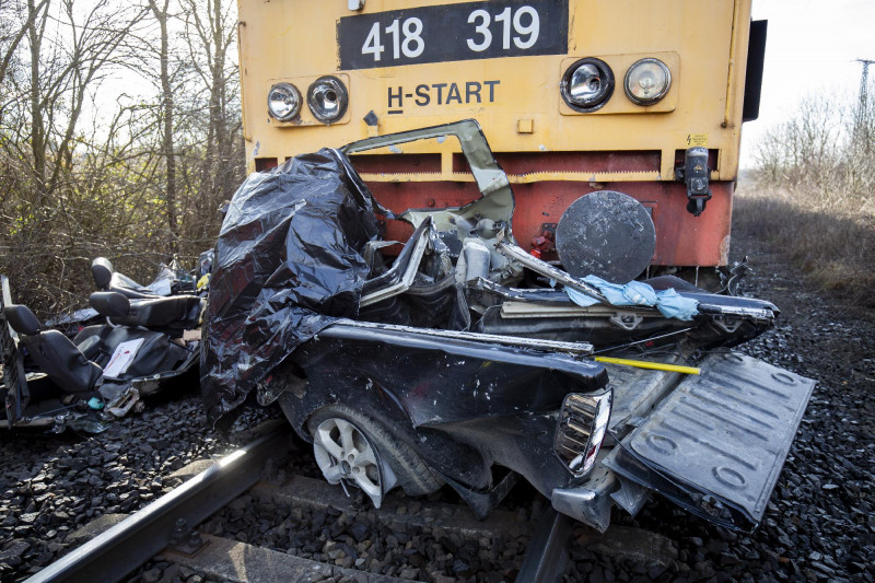 Meghalt egy ember, aki autójával vonattal ütközött Nagykani