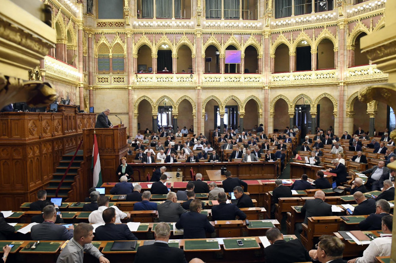 Az Országgyűlés plenáris ülése  Elfogadta a parlament a 20