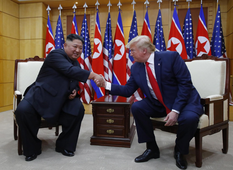 Trump és Kim Dzsong Un találkozója