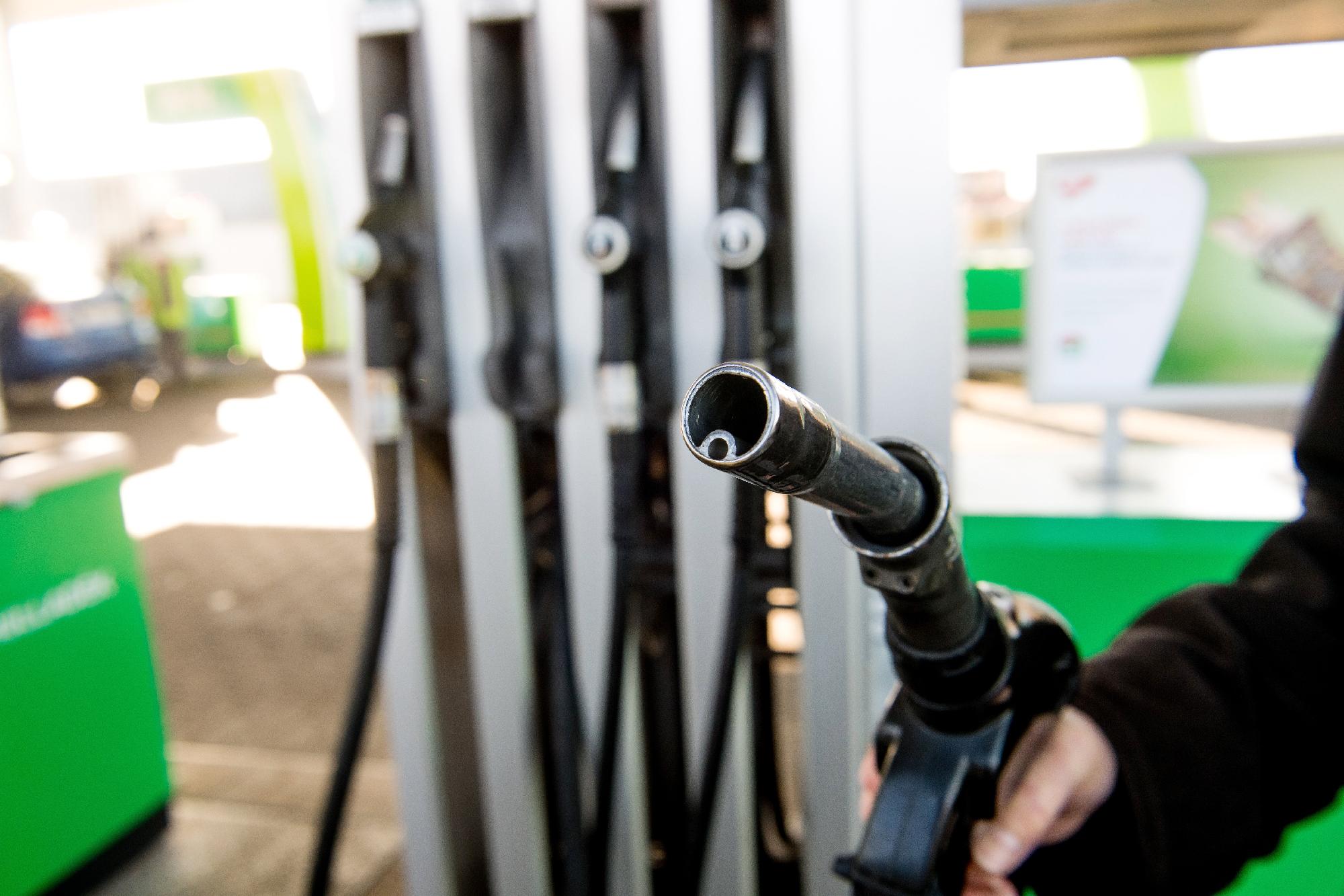 Szerdától csökken az üzemanyagok ára
