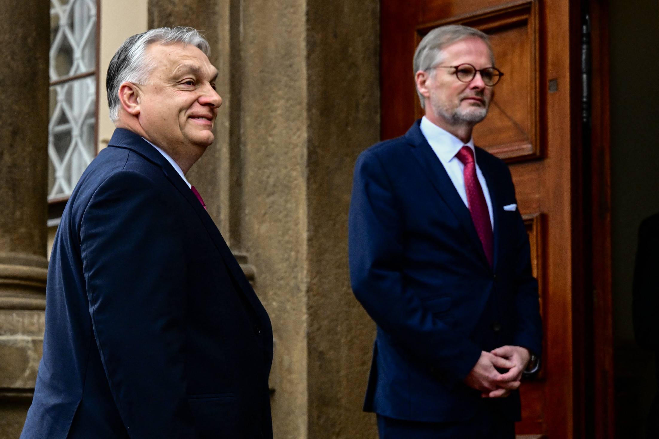 Füttykoncert várta Orbán Viktort Prágában