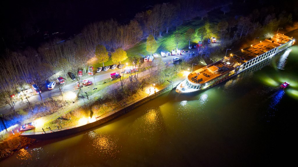 Balesetet szenvedett egy Budapestre tartó kirándulóhajó 
